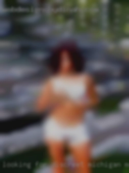 Looking for discreet Michigan mature  fwb or couple.